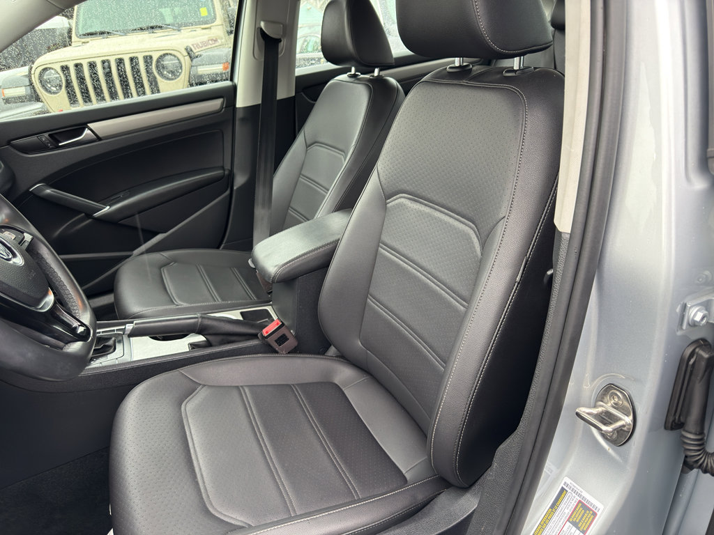 Used 2021 Volkswagen Passat 2.0T SE image 10