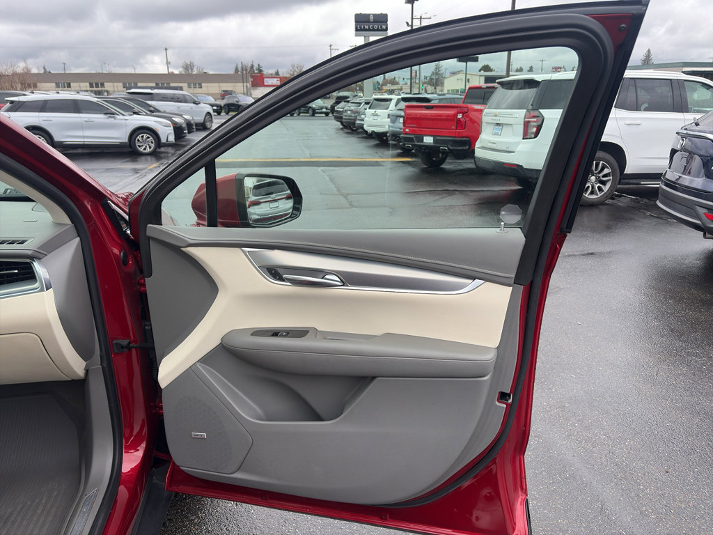 Used 2021 Cadillac XT5 Premium Luxury image 18