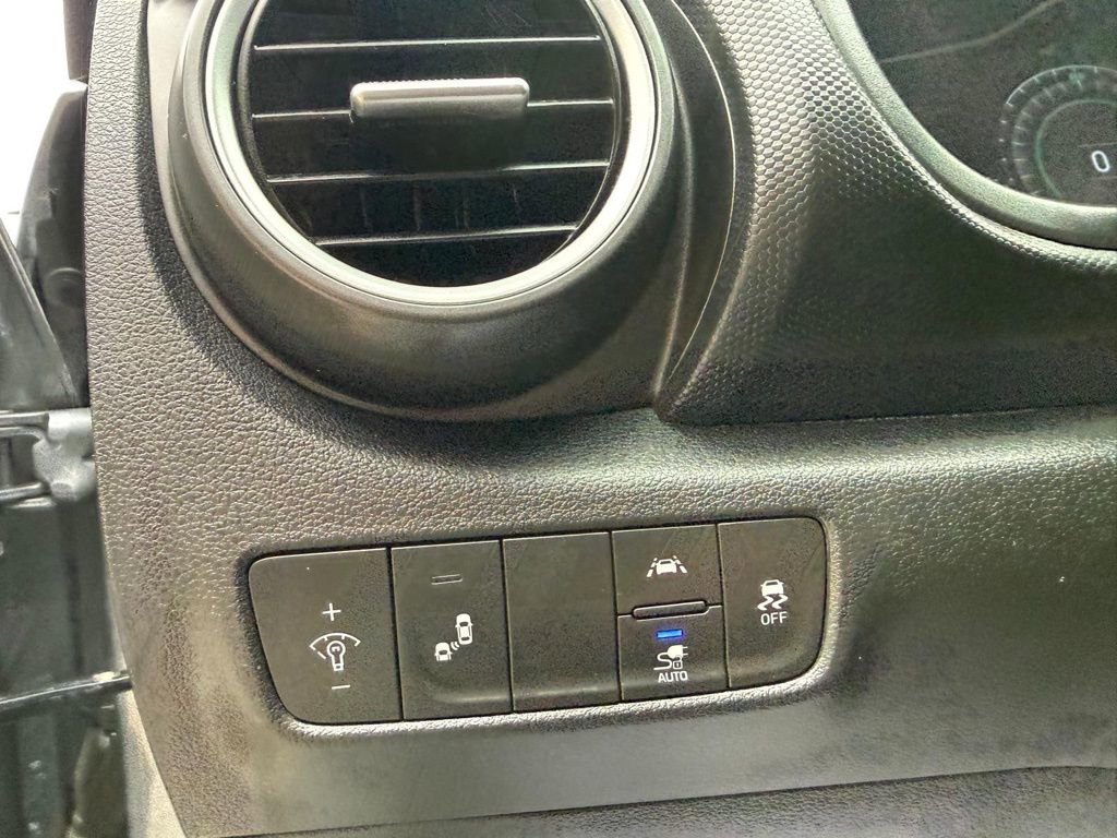 Used 2020 Hyundai Kona Limited w/ Cargo Package image 13