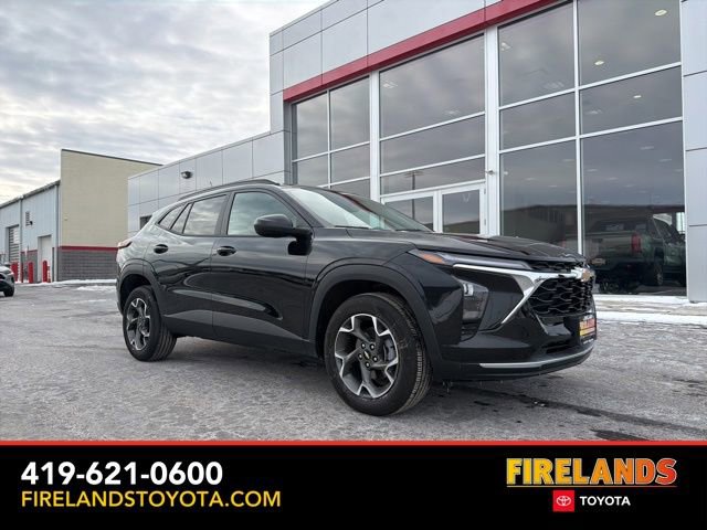 Used 2025 Chevrolet Trax LT w/ Driver Confidence Package image 1