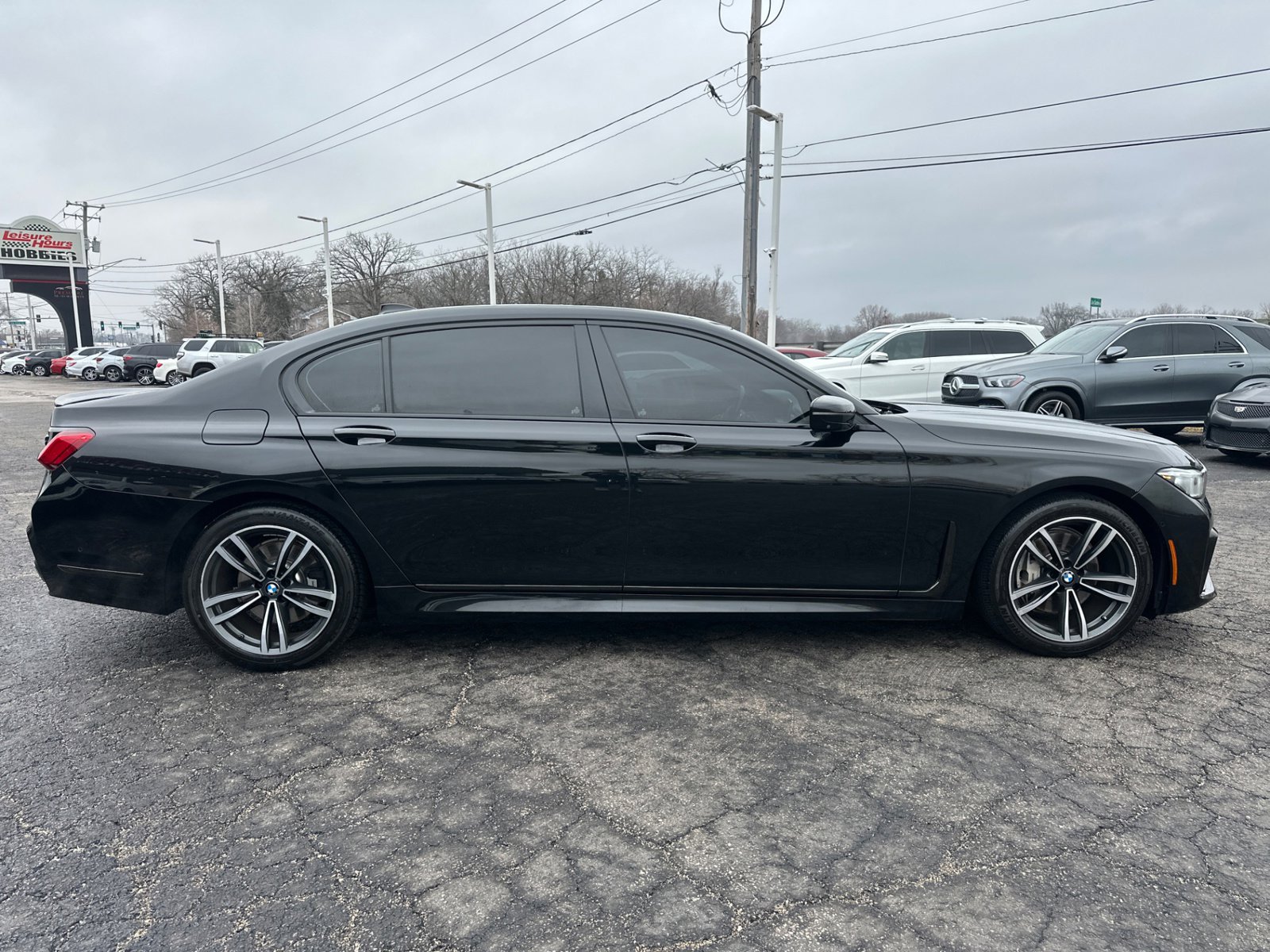 Used 2020 BMW 740i w/ M Sport Package image 6
