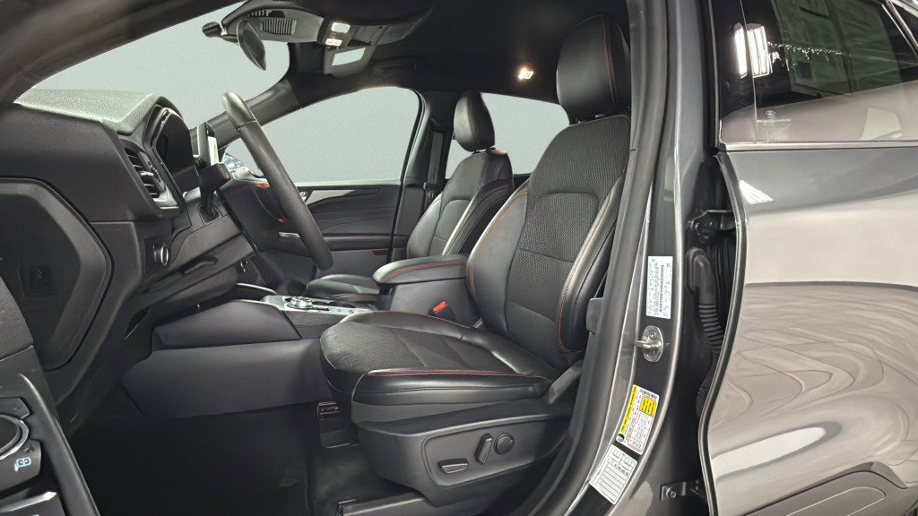 Used 2025 Ford Escape ST-Line AWD/4WD image 17