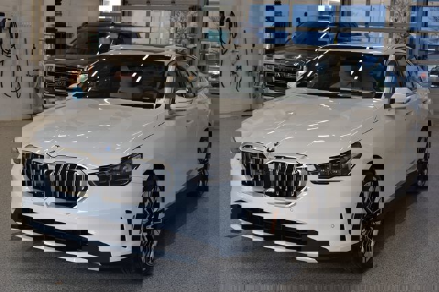 New 2026 BMW 530i xDrive xDrive w/ Premium Package image 9