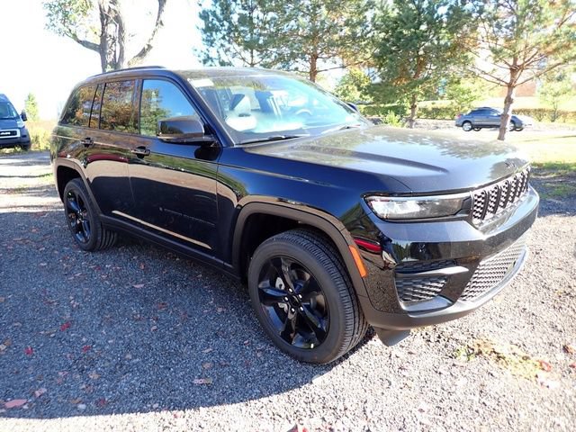 New 2025 Jeep Grand Cherokee Altitude AWD/4WD image 9