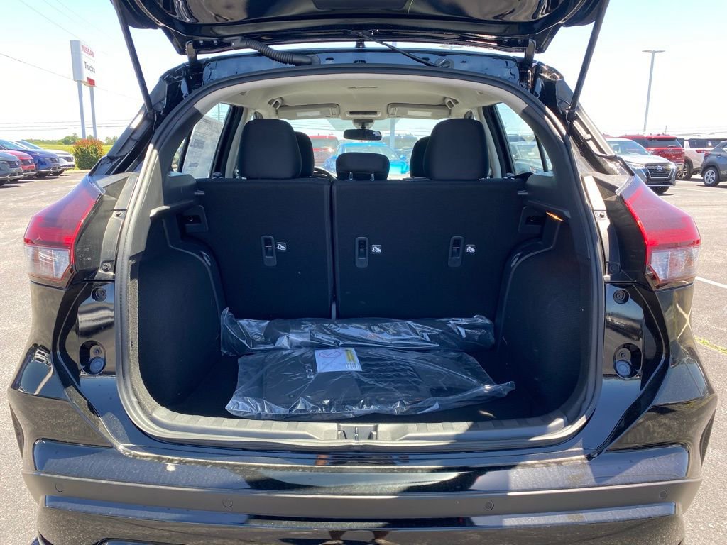 New 2025 Nissan Kicks Play S image 32