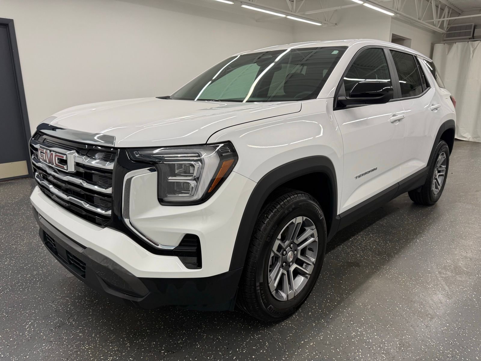 Used 2026 GMC Terrain Elevation image 4