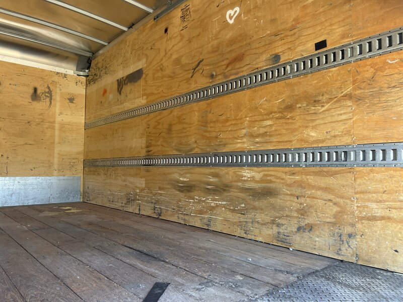 Used 2023 Isuzu NPR RWD image 13