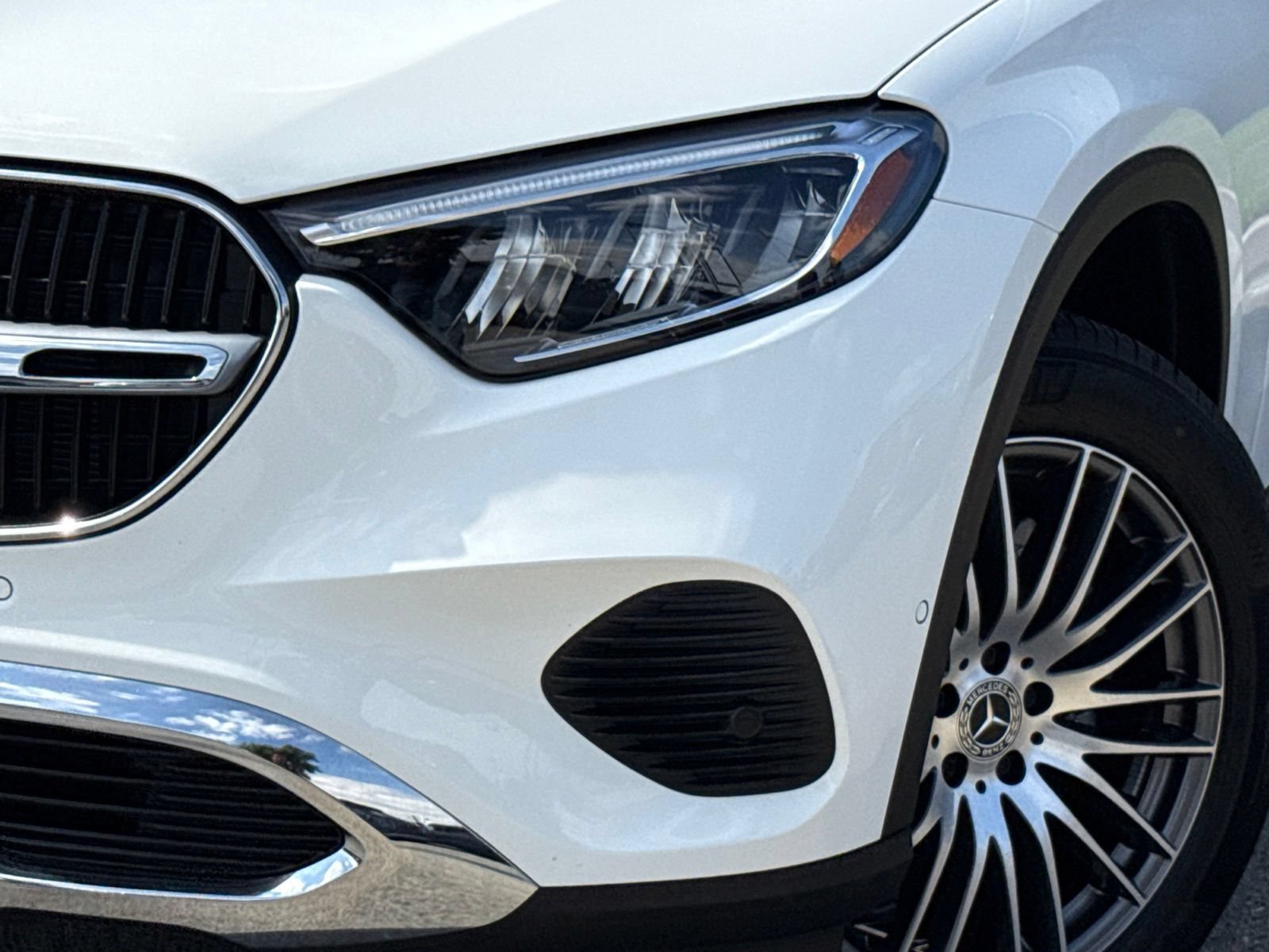 Used 2026 Mercedes-Benz GLC 300 image 3