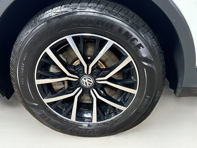 Used 2021 Volkswagen Tiguan SE w/ Panoramic Sunroof Package image 10