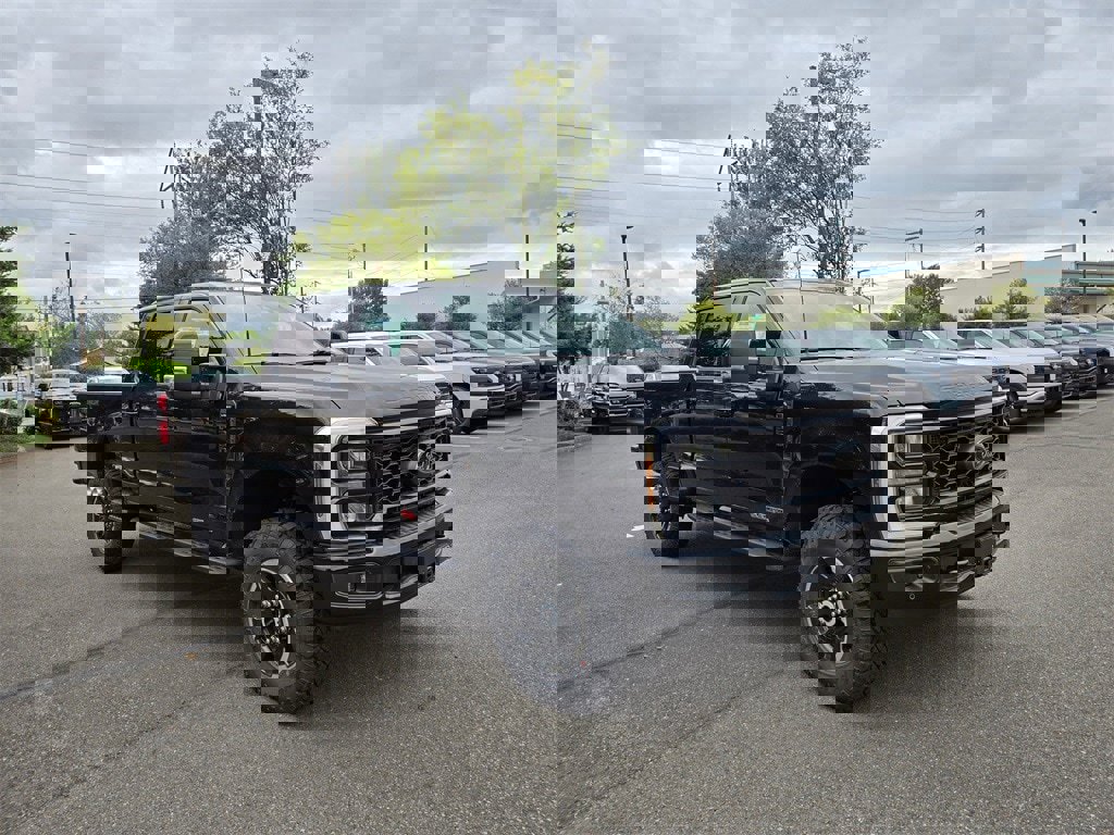 New 2025 Ford F350 Lariat image 3