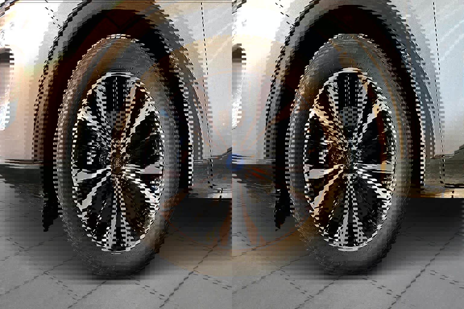 Used 2022 Ford Escape SE w/ SE Sport Appearance Package image 10