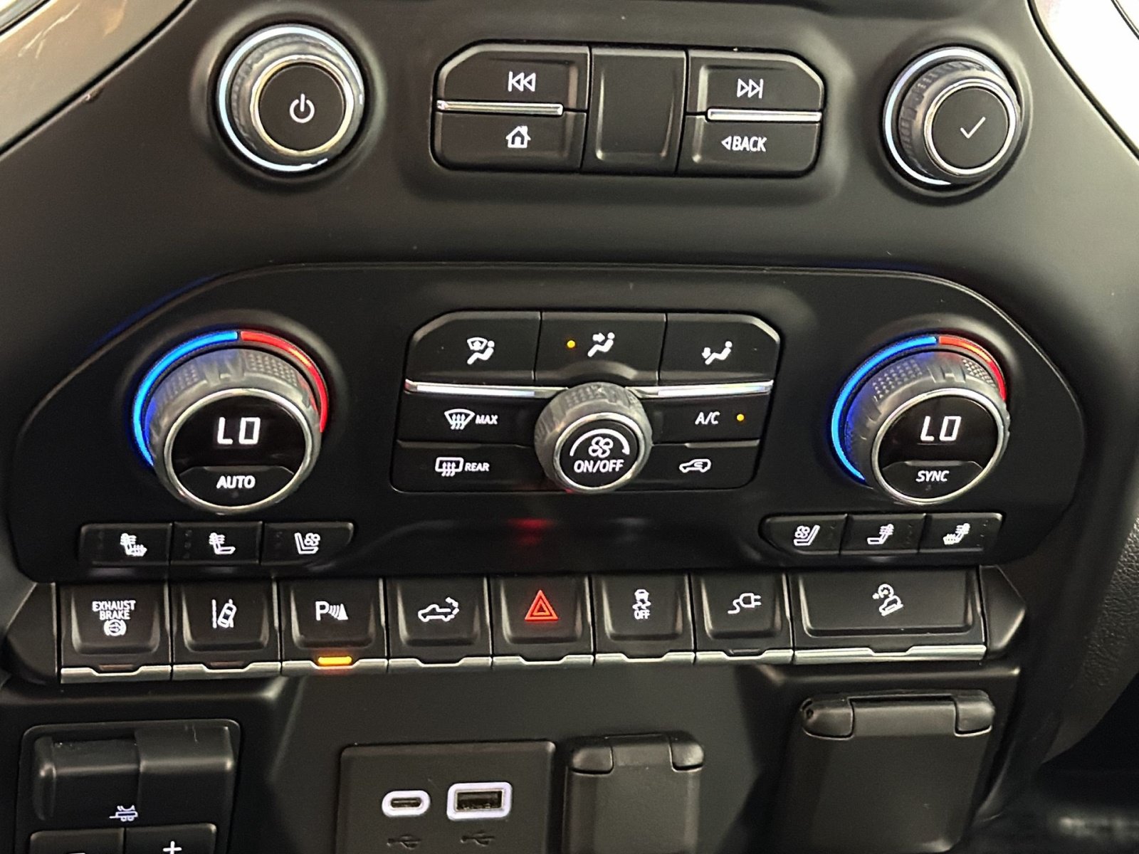 Used 2022 Chevrolet Silverado 2500 LTZ w/ LTZ Plus Package AWD/4WD image 21