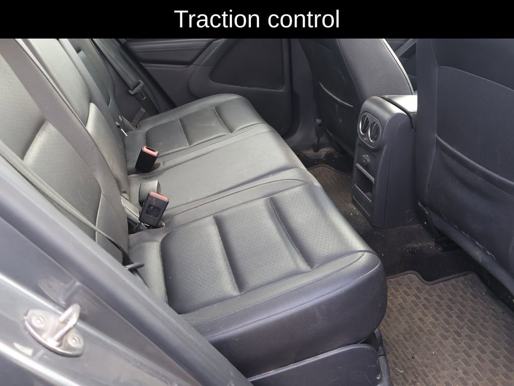 Used 2017 Volkswagen Tiguan S image 8