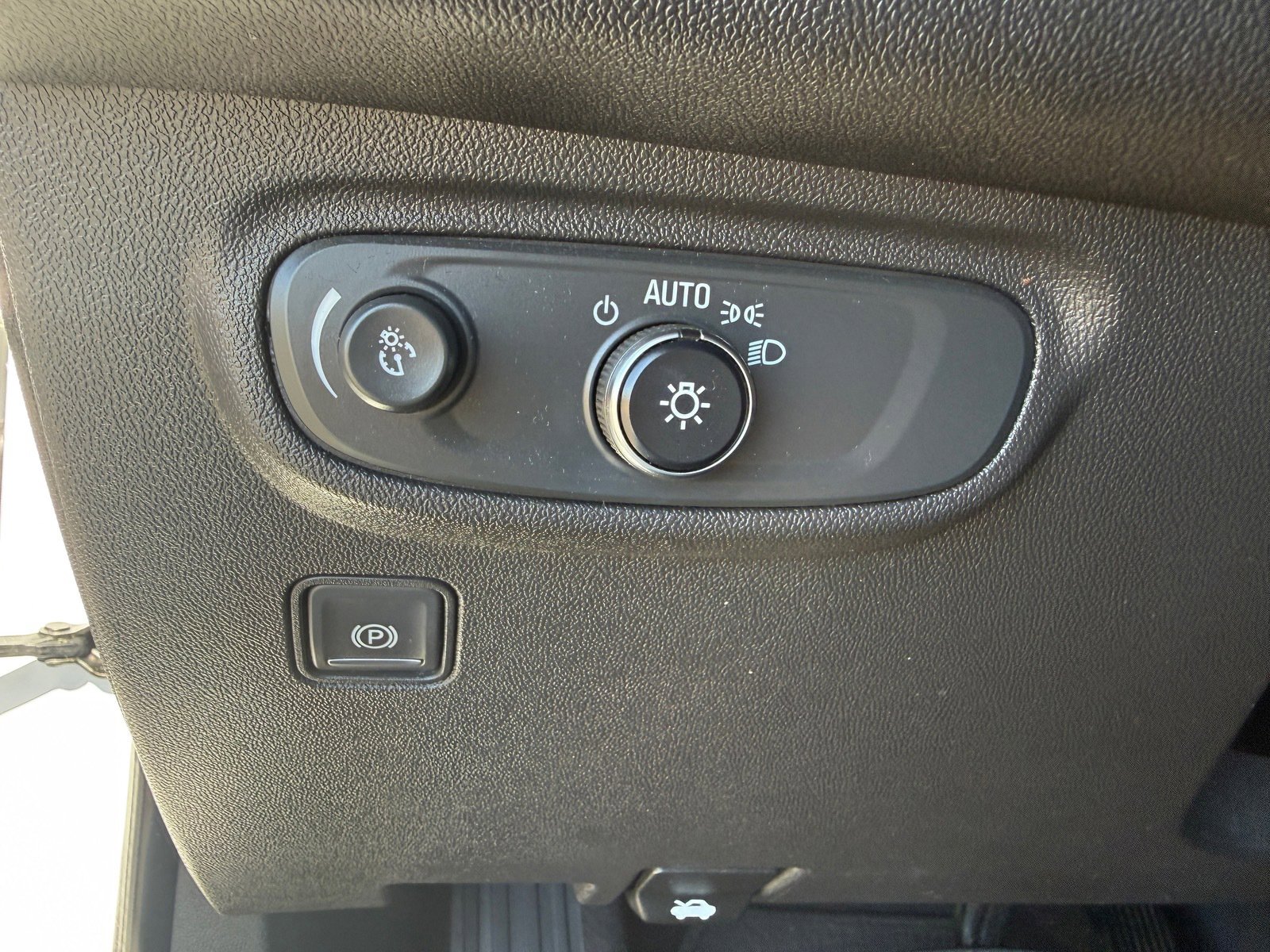 Used 2020 GMC Terrain SLE w/ Driver Convenience Package image 28