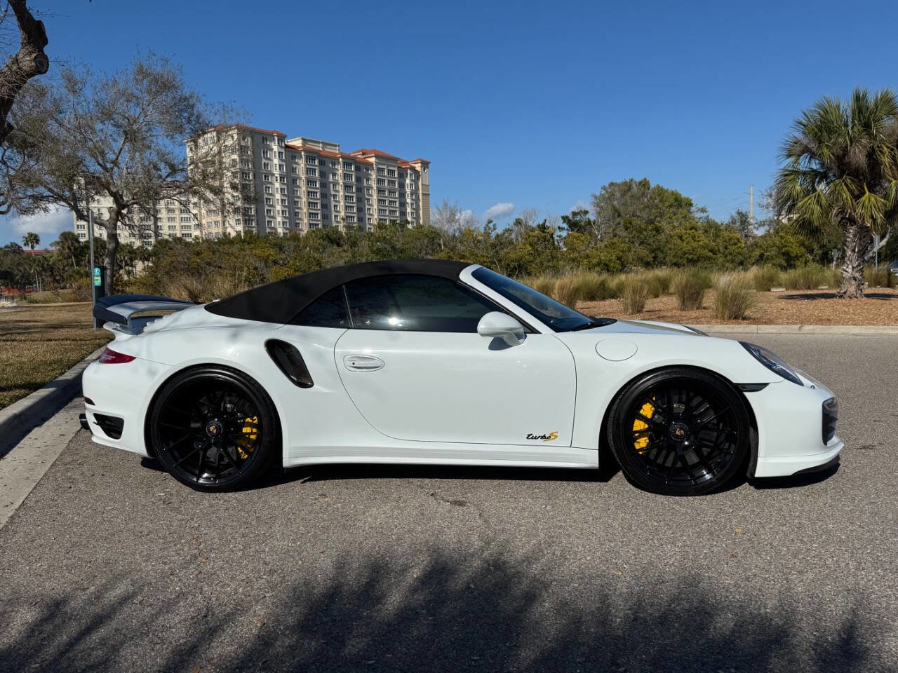 Used 2015 Porsche 911 Turbo S image 18