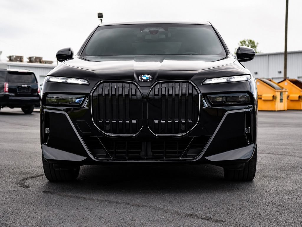 Used 2025 BMW 740i xDrive w/ Executive Package AWD/4WD image 2