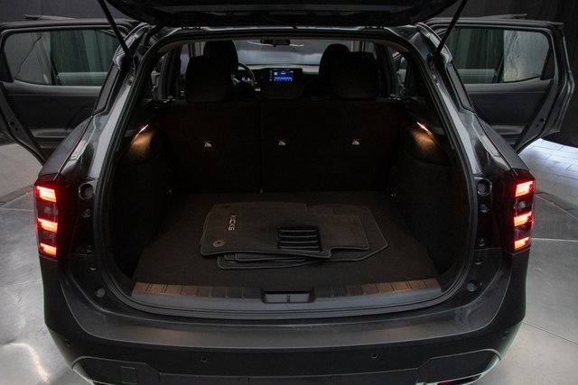 Used 2025 Nissan Kicks S image 19