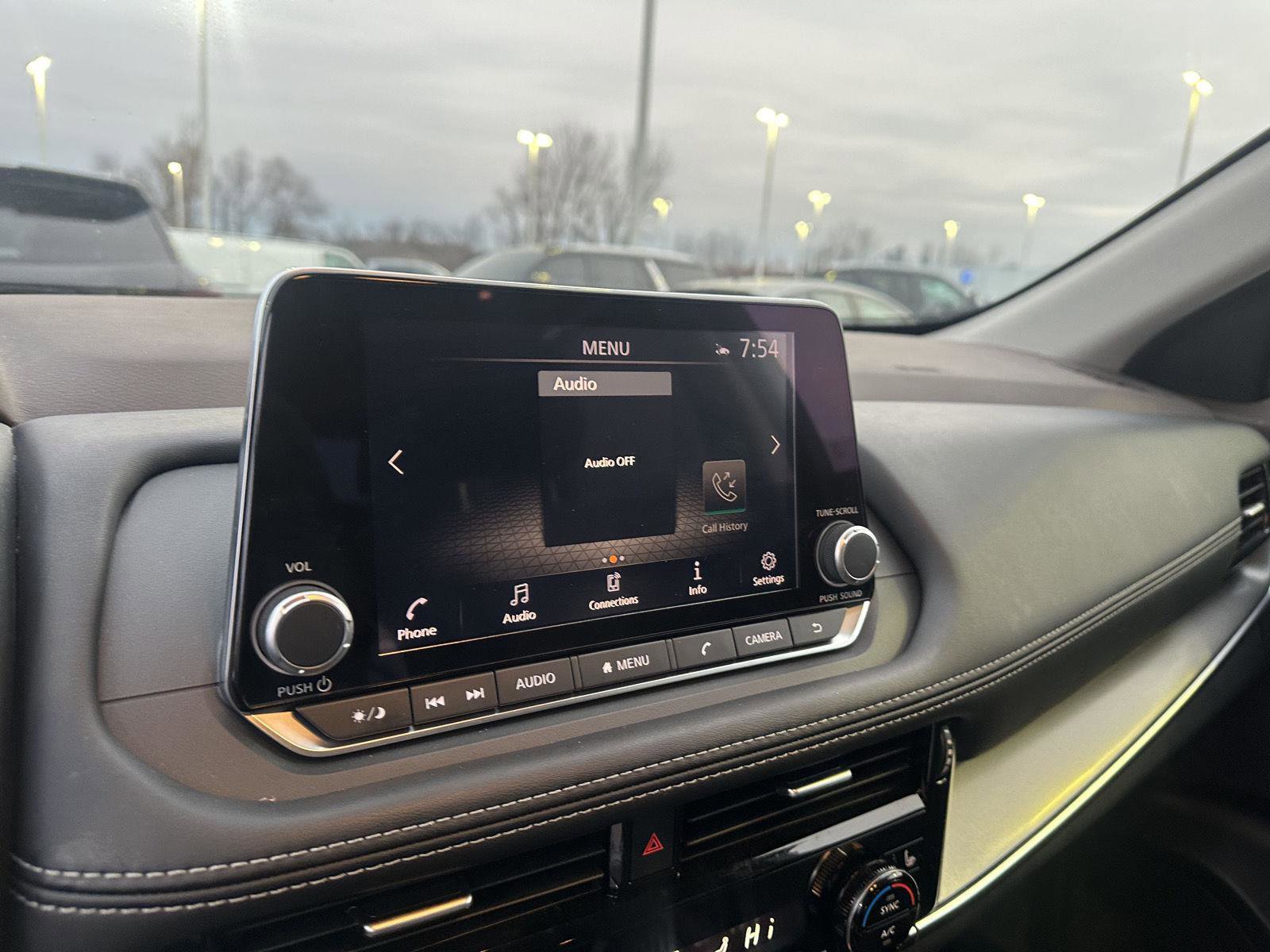 Used 2022 Nissan Rogue SV w/ SV Premium Package image 32