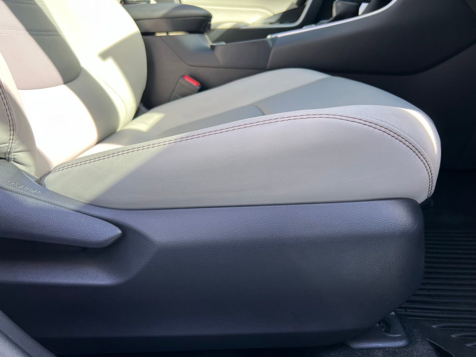 Used 2022 Toyota RAV4 XLE Premium image 51