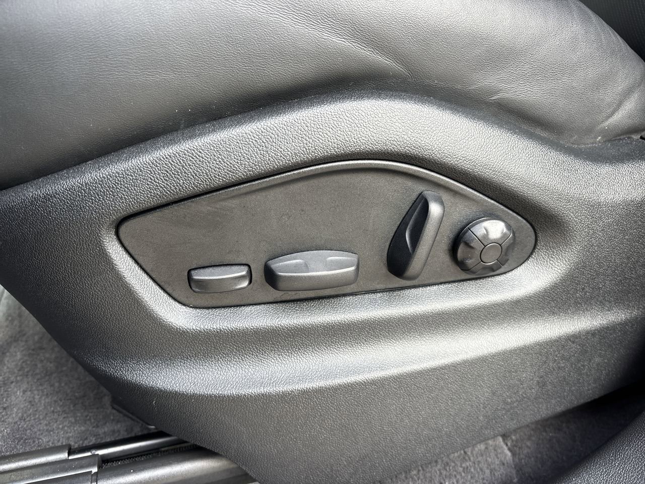 Used 2025 Porsche Cayenne E-Hybrid Coupe image 20