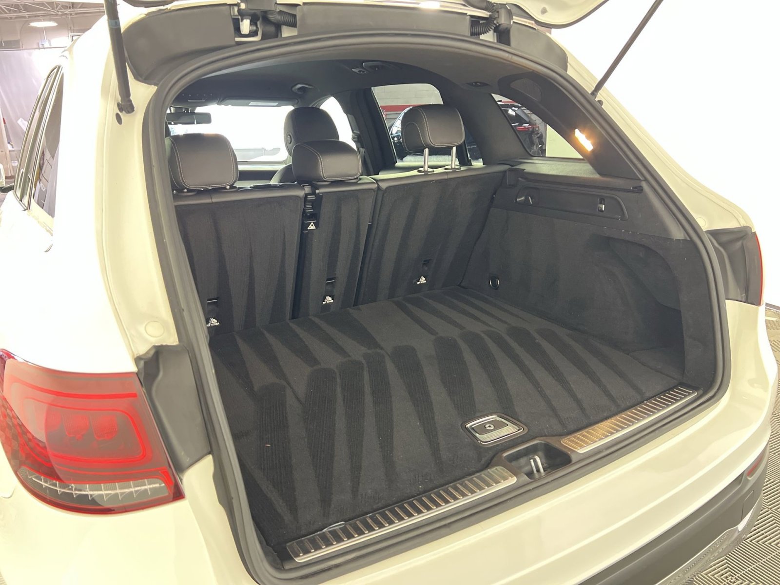 Used 2020 Mercedes-Benz GLC 300 4MATIC image 25