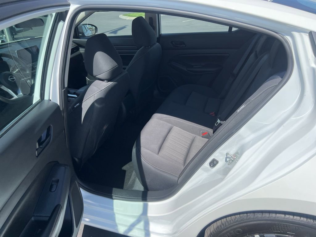 Used 2025 Nissan Altima 2.5 SV FWD image 21