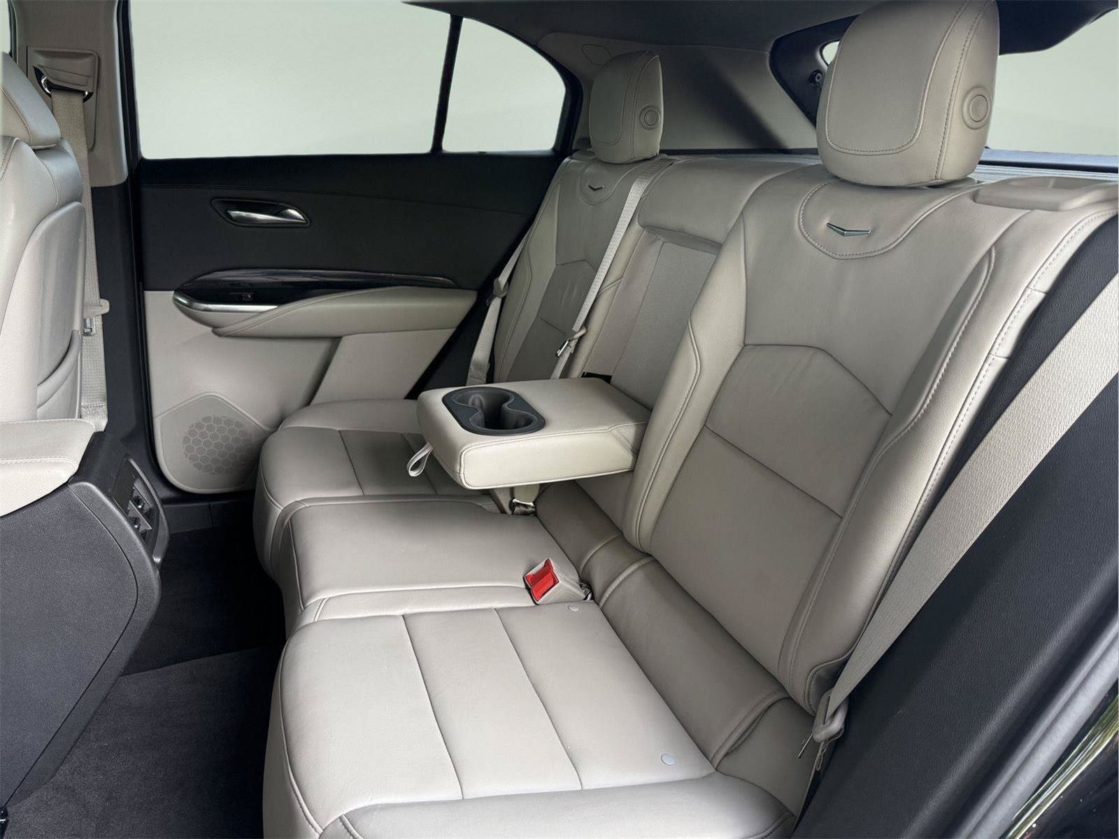 Used 2020 Cadillac XT4 Premium Luxury w/ Cold Weather Package FWD image 21