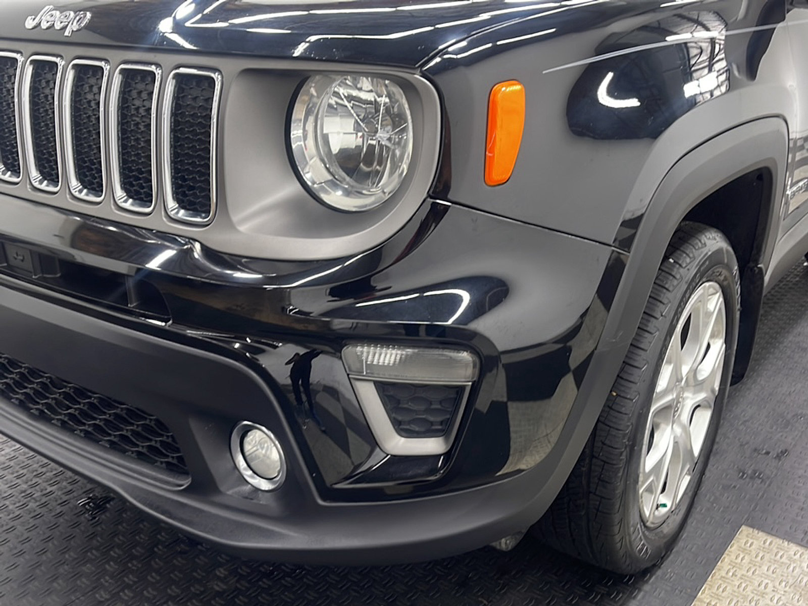 Used 2019 Jeep Renegade Limited w/ UConnect 8.4 Nav Group AWD/4WD image 24