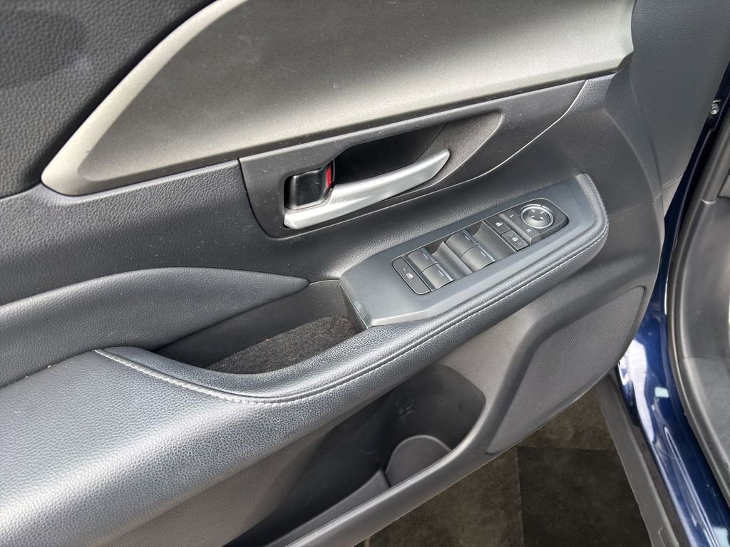 Used 2022 Toyota Sienna XLE Woodland Edition AWD/4WD image 18