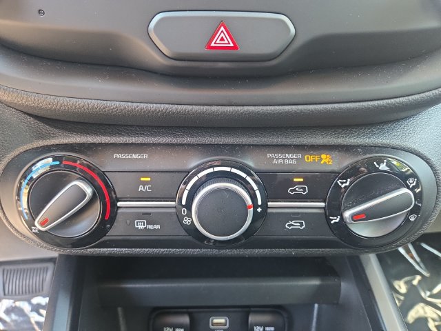 Used 2025 Kia Soul LX w/ LX Technology Package FWD image 25