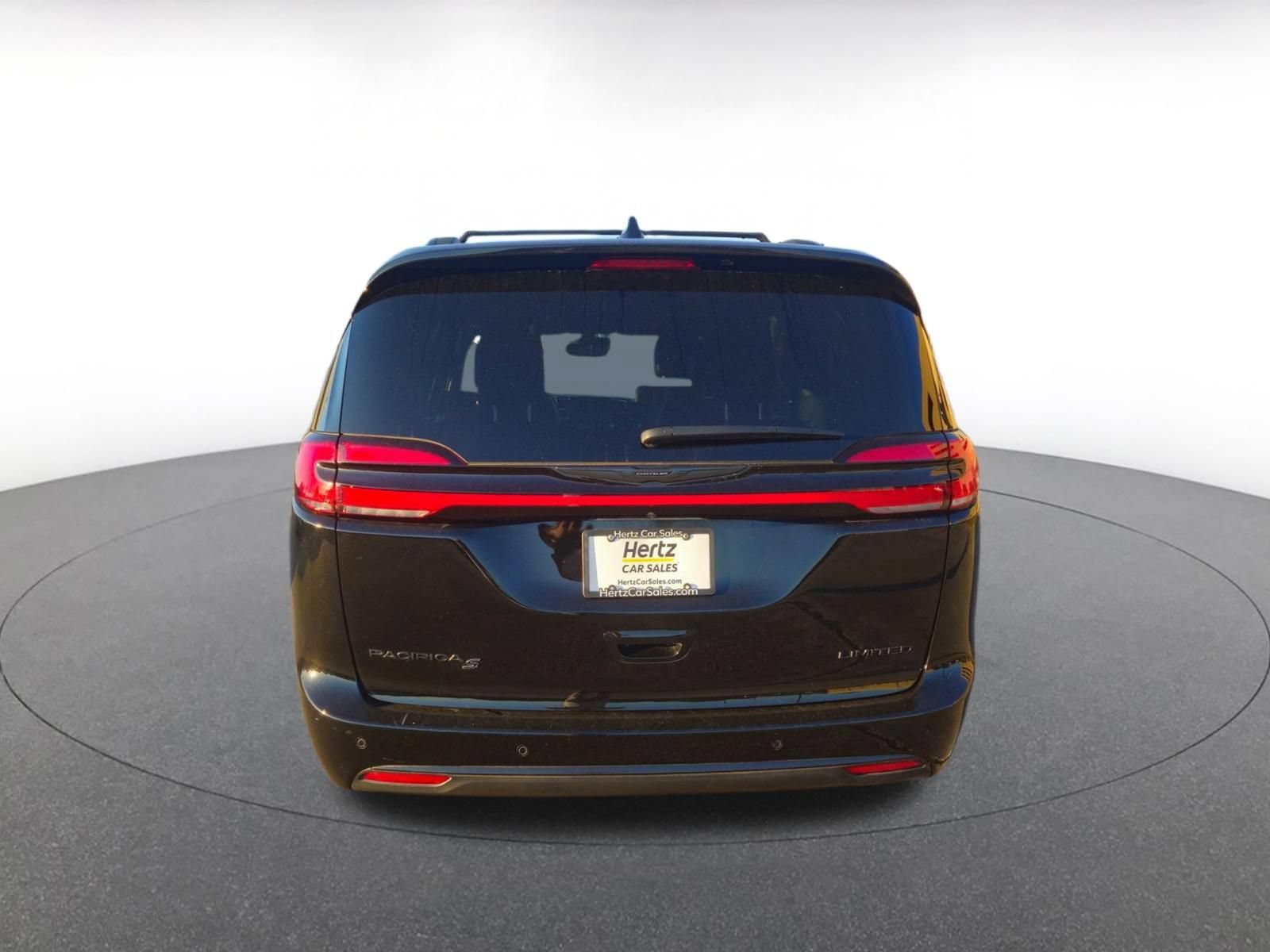 Used 2025 Chrysler Pacifica Limited FWD image 3