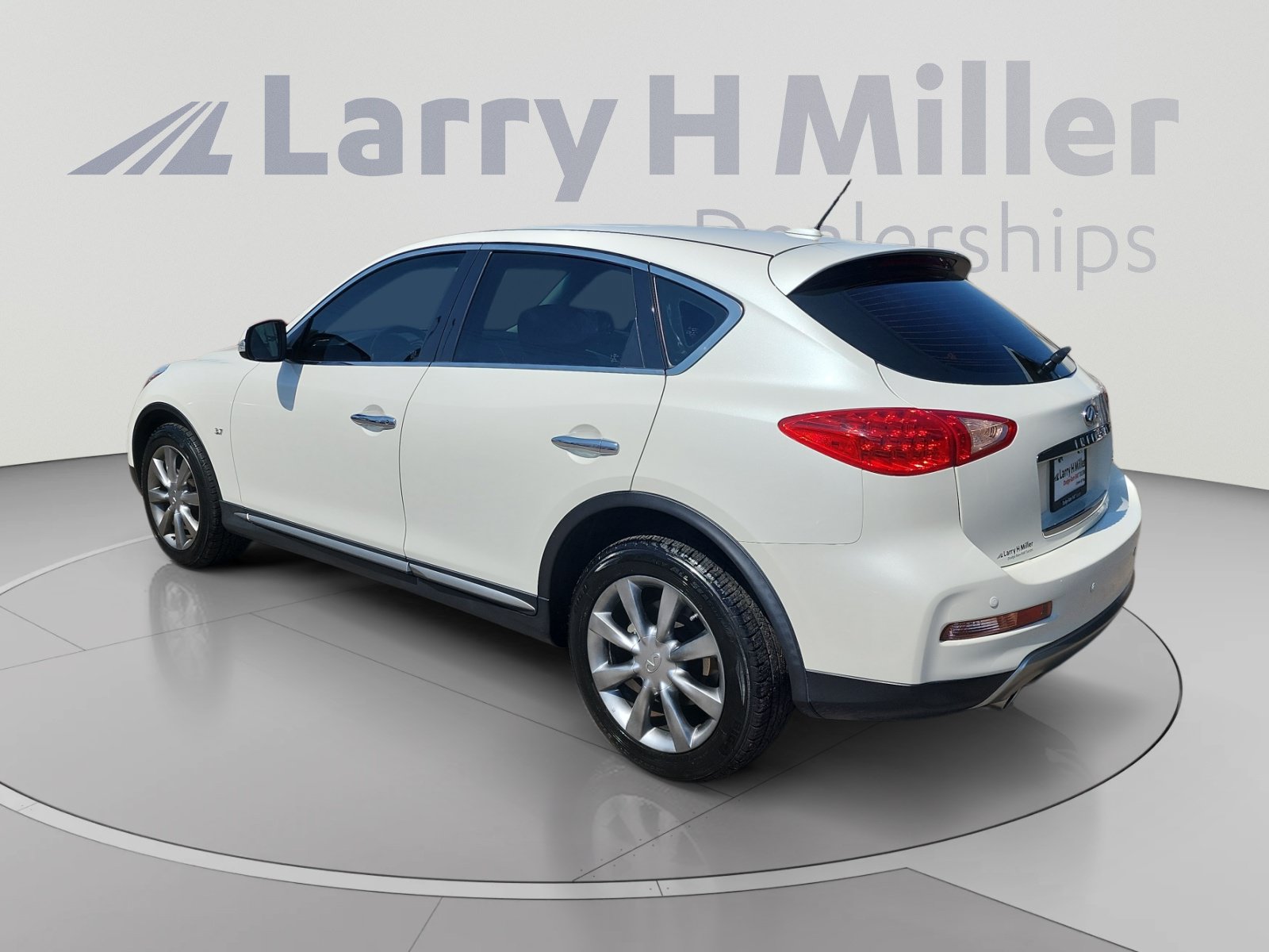 Used 2017 INFINITI QX50 2WD image 3