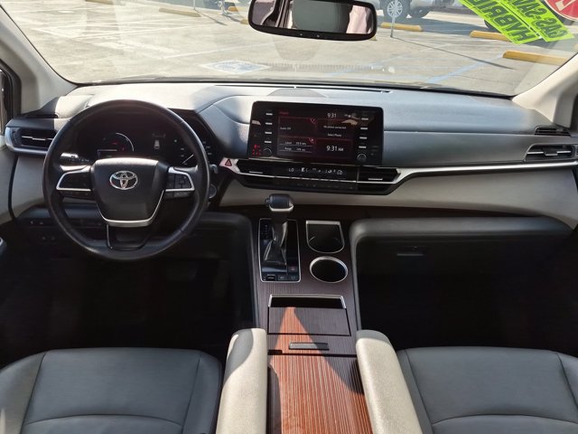 Used 2023 Toyota Sienna XLE FWD image 16