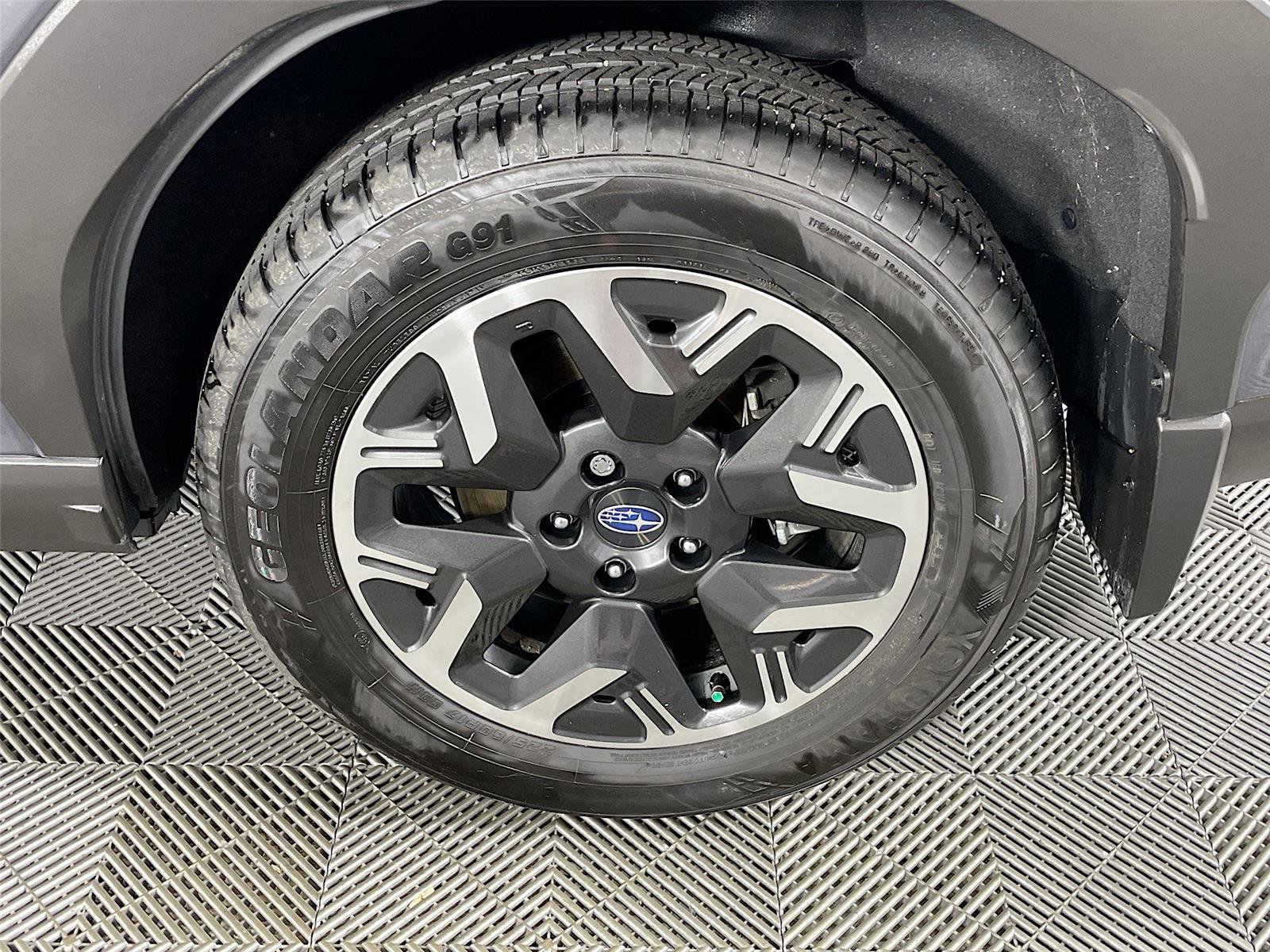 Certified 2025 Subaru Forester Premium AWD/4WD image 35