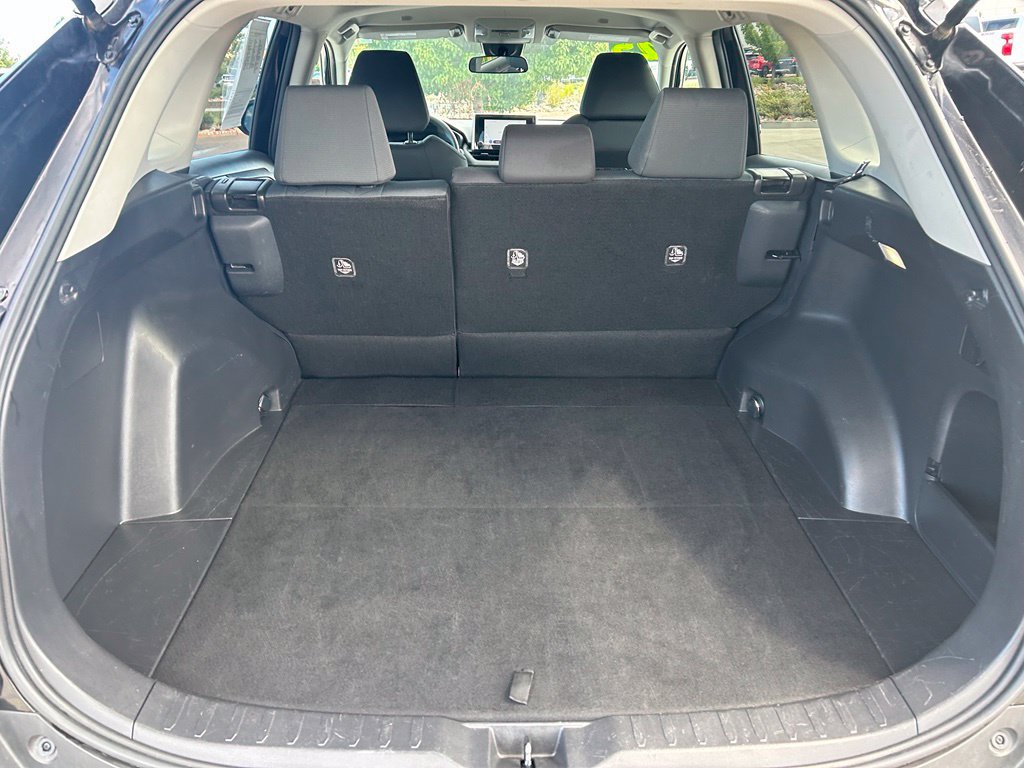 Used 2025 Toyota RAV4 XLE AWD/4WD image 27