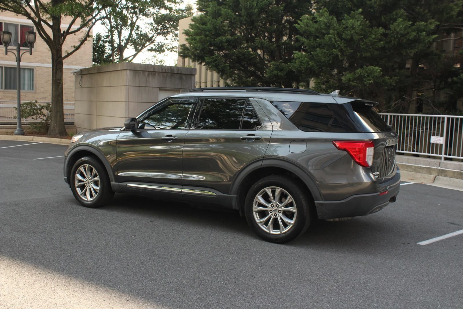 Used 2020 Ford Explorer XLT w/ Equipment Group 202A AWD/4WD image 9