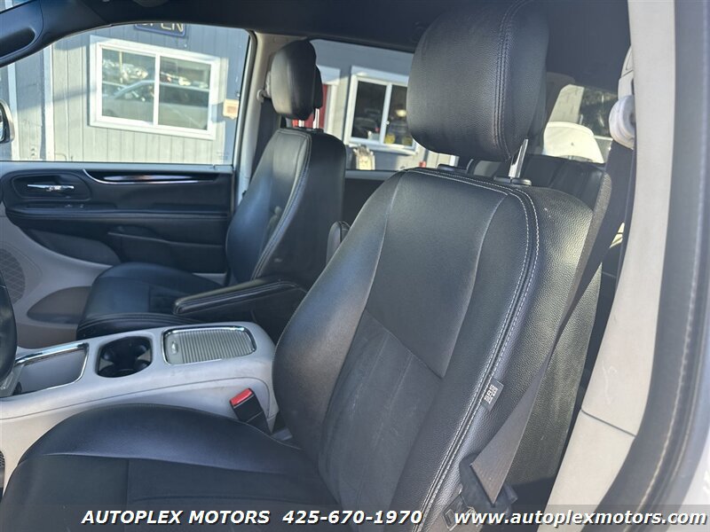 Used 2017 Dodge Grand Caravan SXT FWD image 21