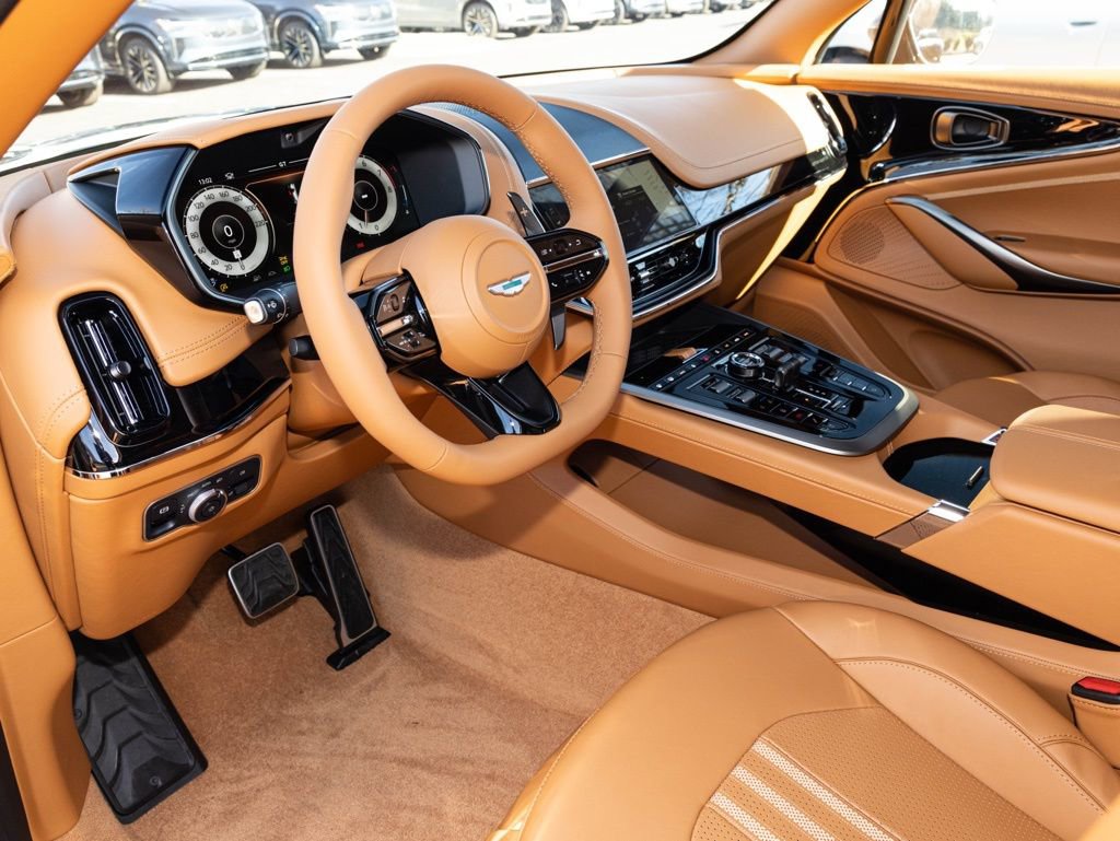 New 2026 Aston Martin DBX 707 image 2