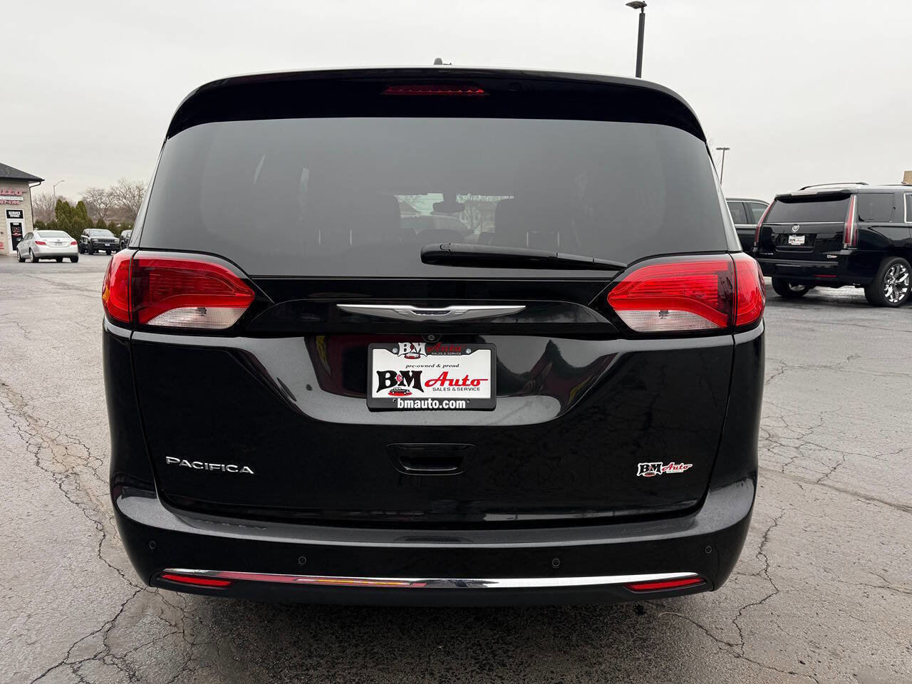 Used 2017 Chrysler Pacifica Touring-L image 6