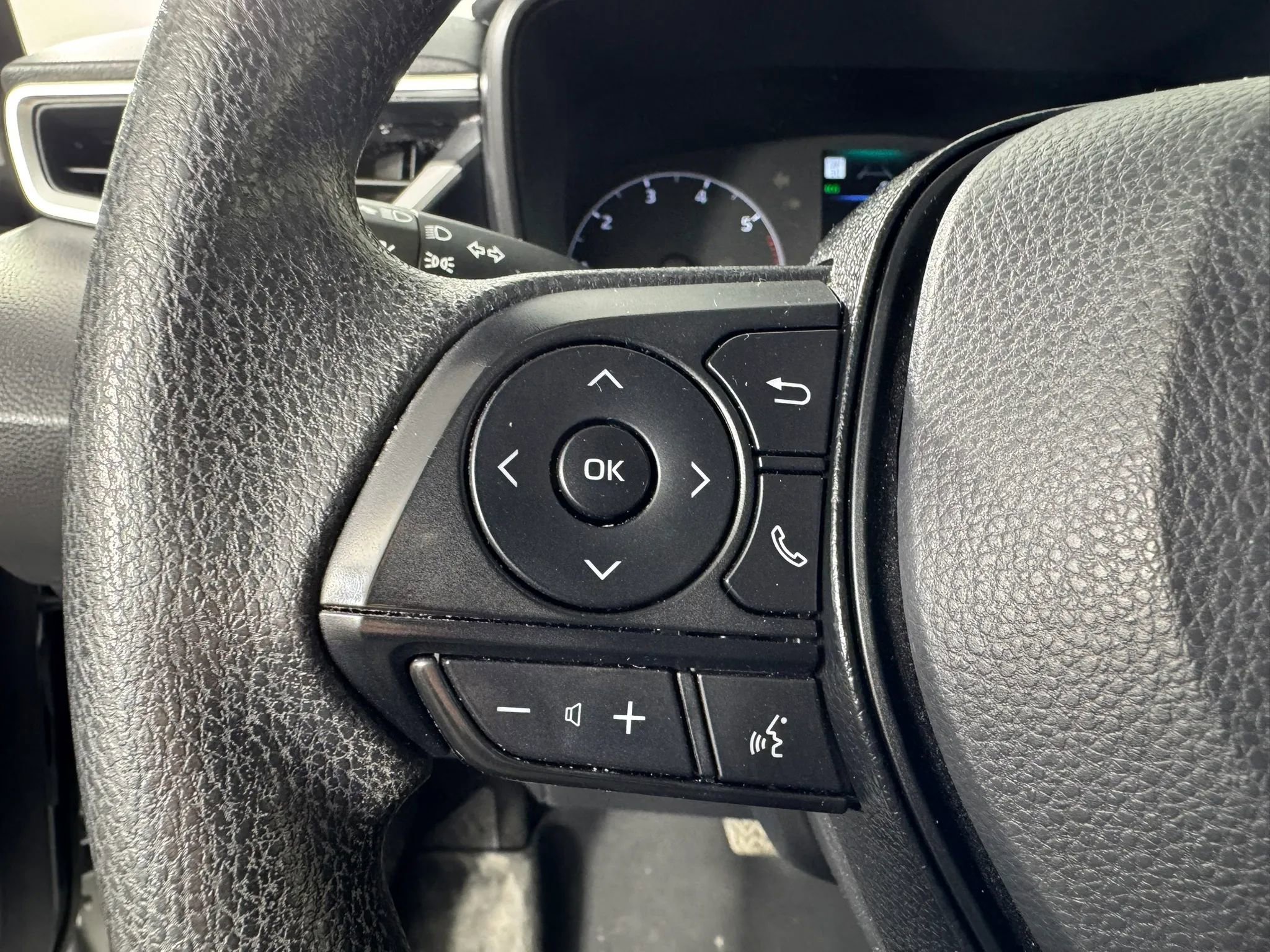 Used 2025 Toyota Corolla LE FWD image 15