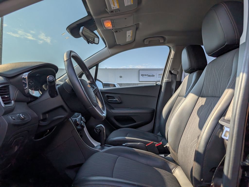 Used 2020 Chevrolet Trax LT w/ LT Convenience Package image 9