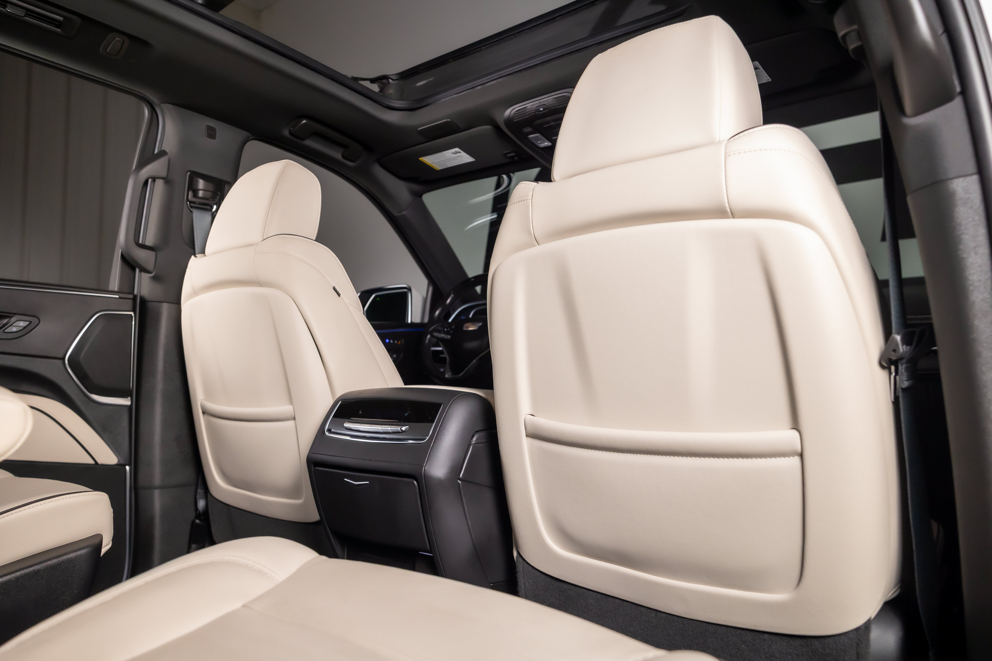 Used 2023 Cadillac Escalade Sport w/ LPO, ONYX Package AWD/4WD image 26