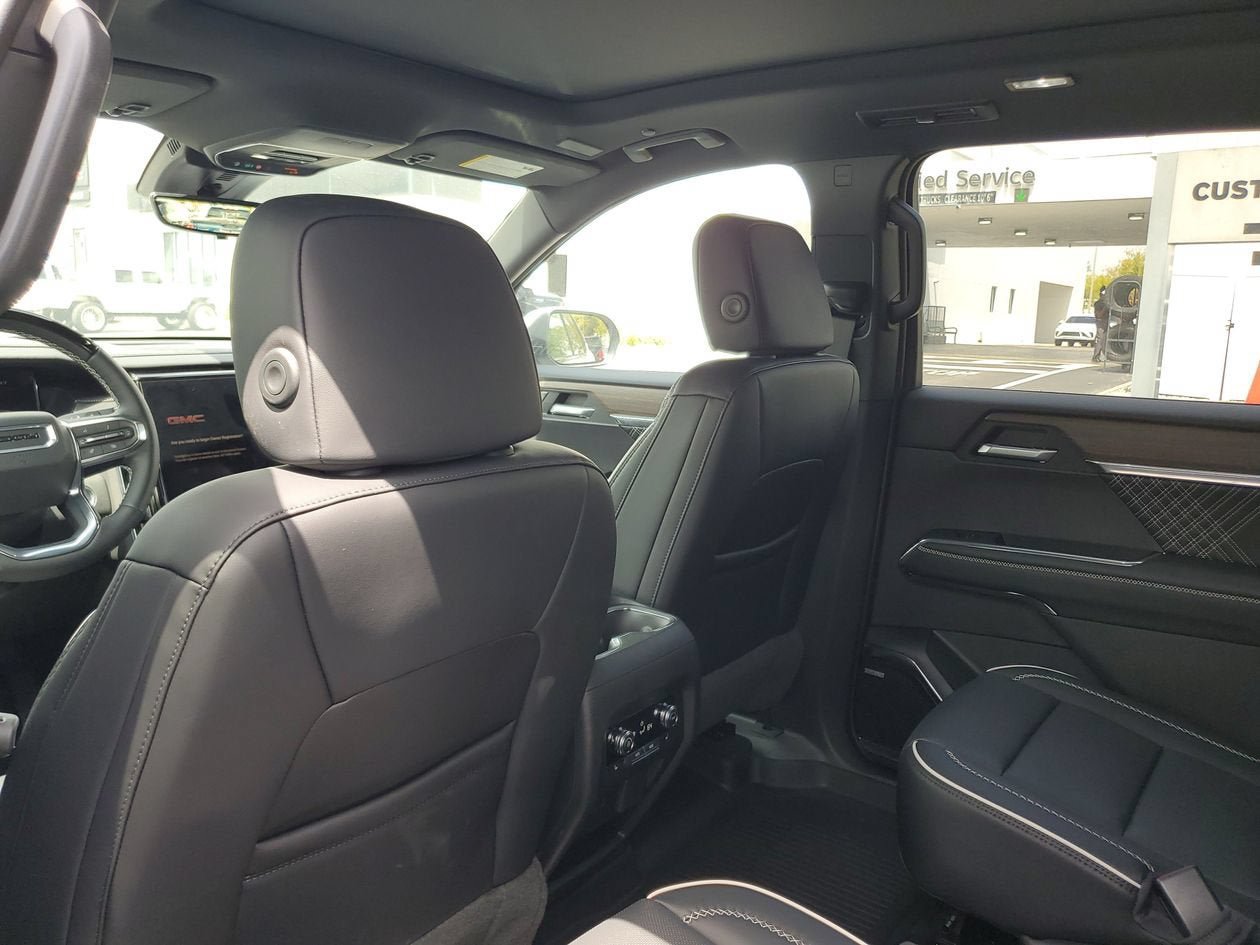 New 2026 GMC Acadia Denali w/ Super Cruise Package FWD image 10