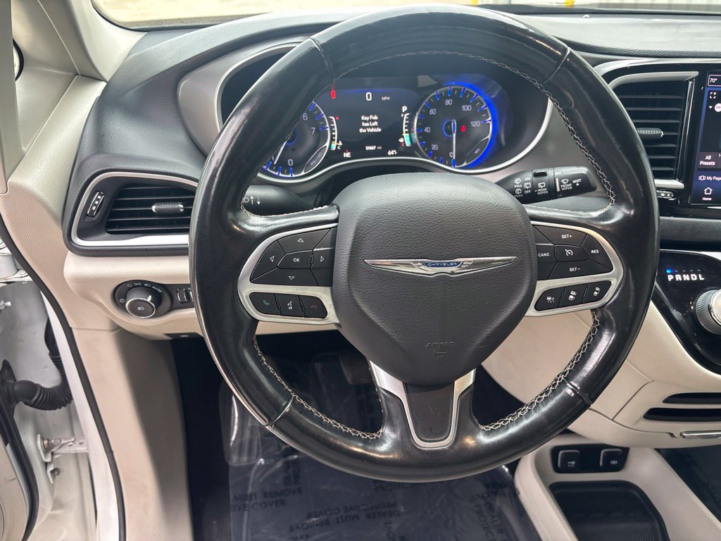 Used 2021 Chrysler Pacifica Touring-L FWD image 14