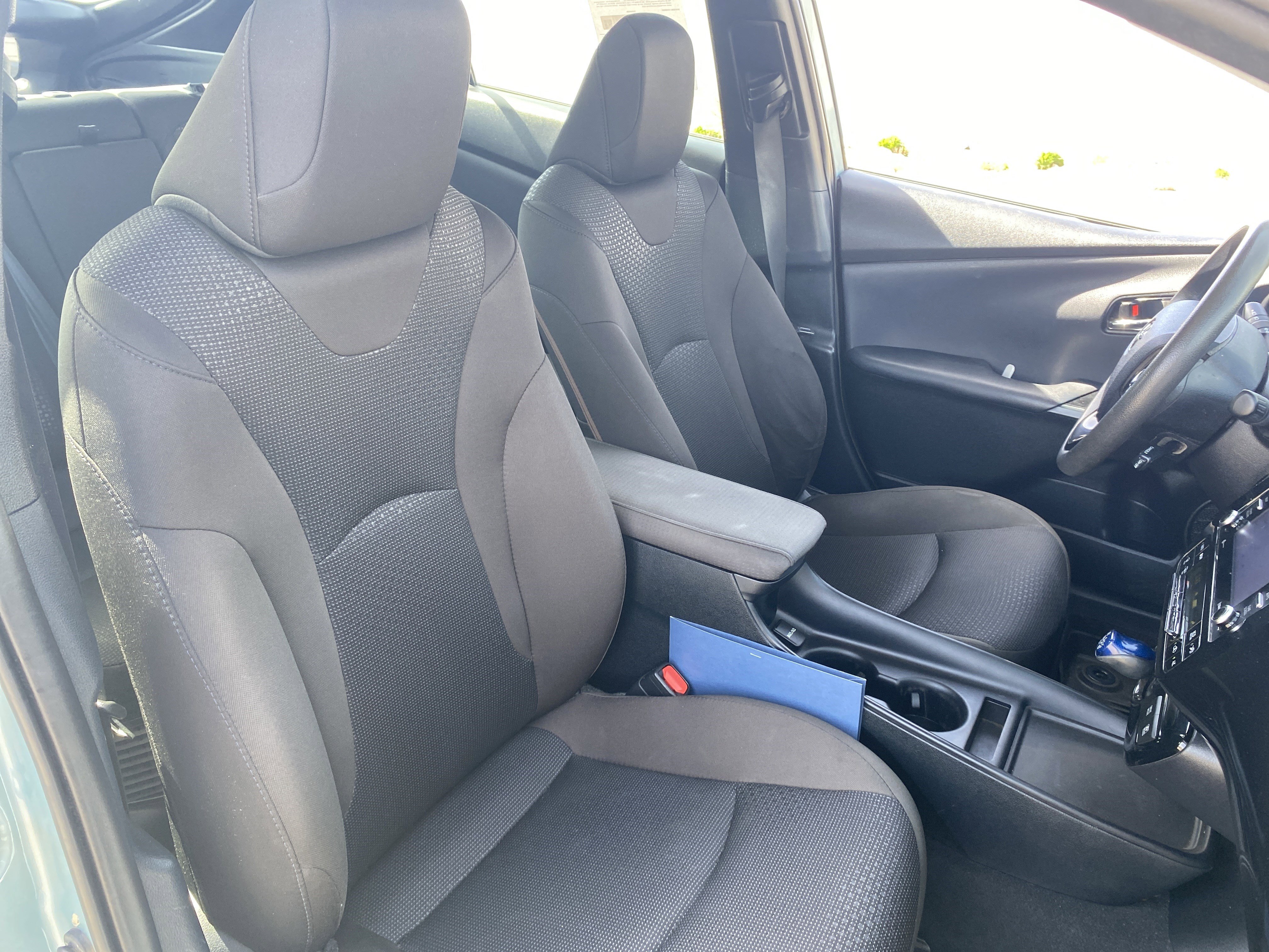 Used 2022 Toyota Prius LE AWD/4WD image 21