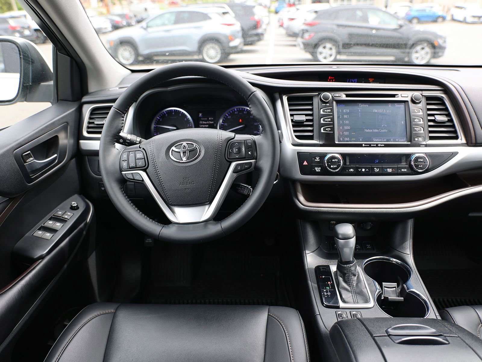 Used 2019 Toyota Highlander XLE AWD/4WD image 16