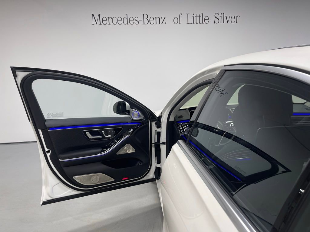 Used 2023 Mercedes-Benz S 580e 4MATIC Sedan w/ 3D Technology Package image 16