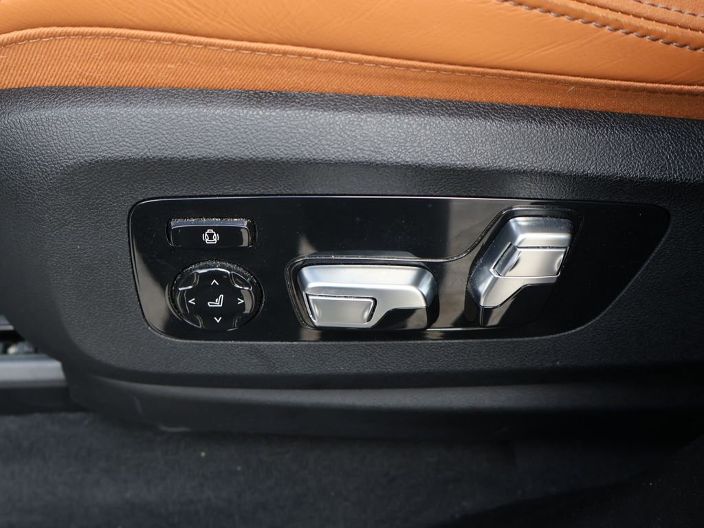 Used 2023 BMW X7 xDrive40i w/ Executive Package image 39