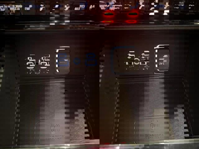 Used 2023 Jeep Grand Cherokee L Laredo image 34