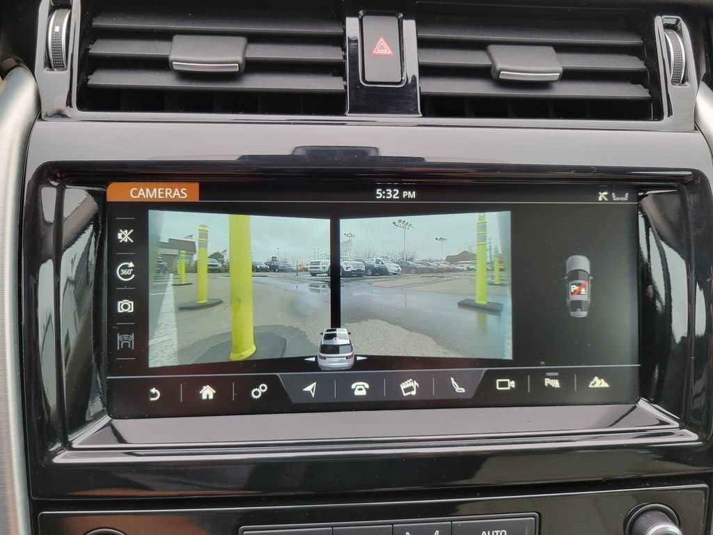 Used 2017 Land Rover Discovery HSE AWD/4WD image 49